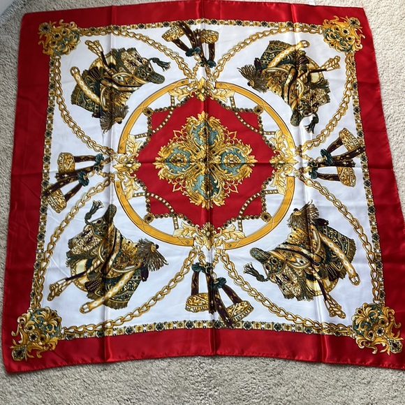 Back On 74 Scarf Square gold and red chain New Instant Upgrade - Picture 9 of 10